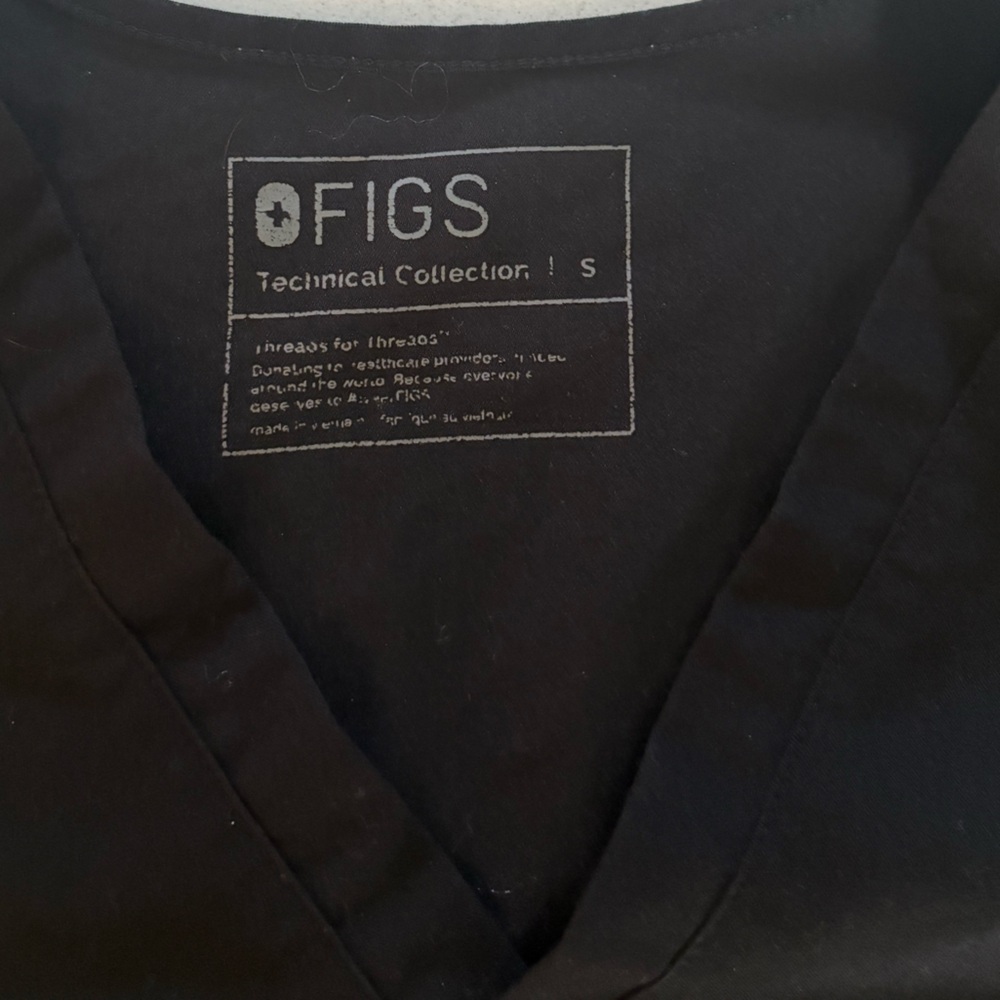 FIGS Scrub Top - Picture 3 of 3